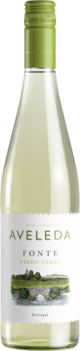 Aveleda Fonte Vinho Verde is a crisp, refreshing Portuguese white wine from the Vinho Verde region. Light, zesty and aromatic, it offers citrus, green apple and floral notes with lively acidity and a gentle spritz. Buy Aveleda Fonte Vinho Verde for a vibr